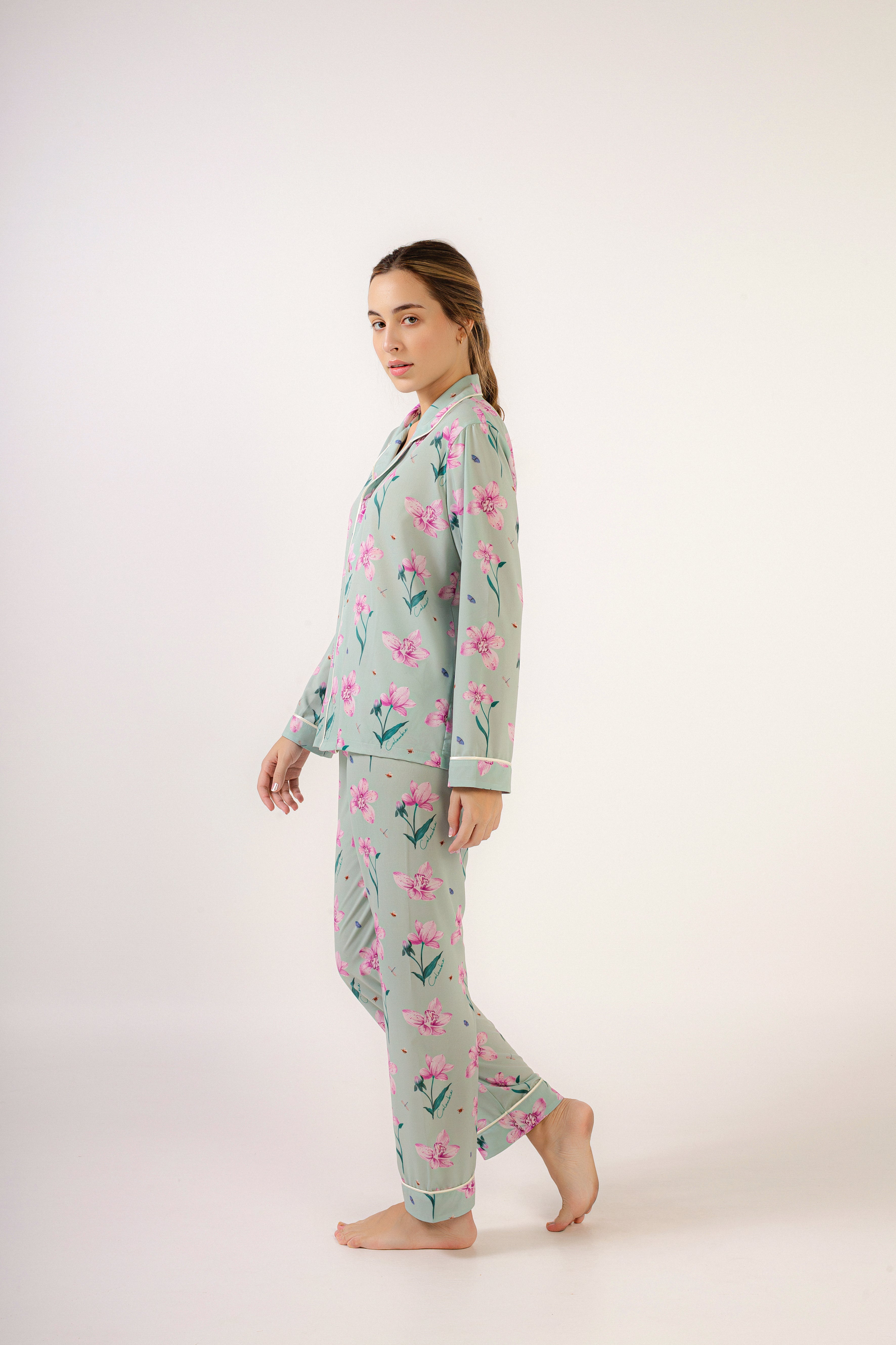 Encanto de Orquídeas-Manga Larga y Pantalón