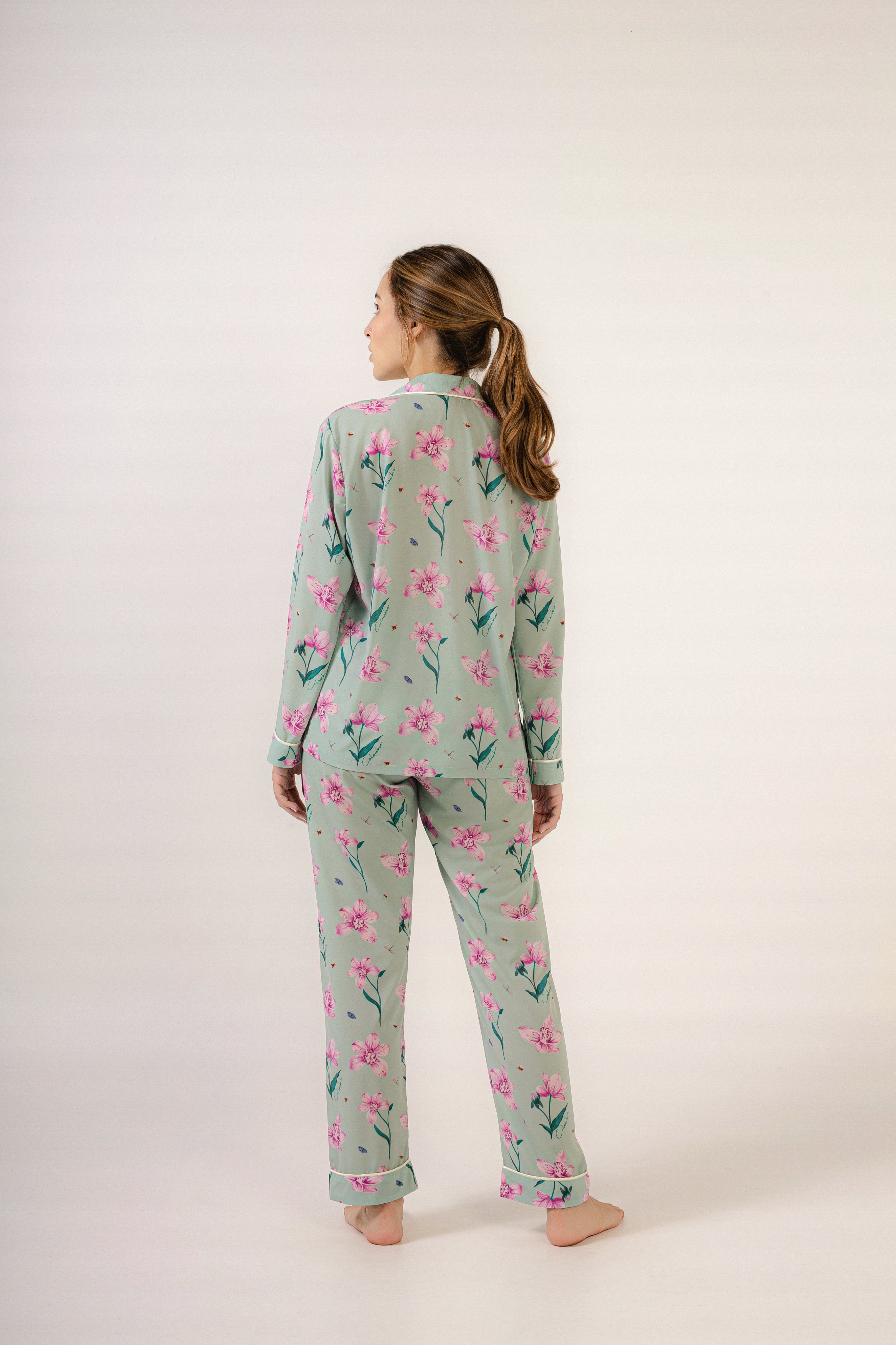 Encanto de Orquídeas-Manga Larga y Pantalón